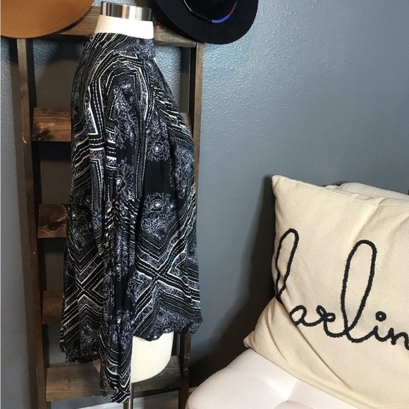 Free People black walking on a dream floral tunic size XS - Picture 3 of 4